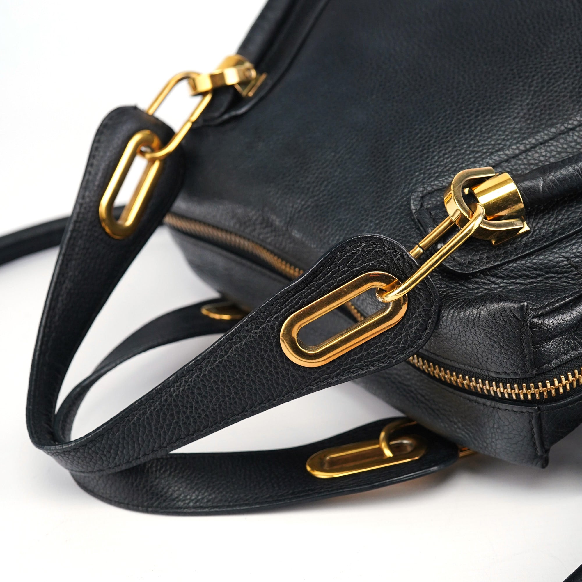 Black Leather Paraty 2-Way Shoulder Bag