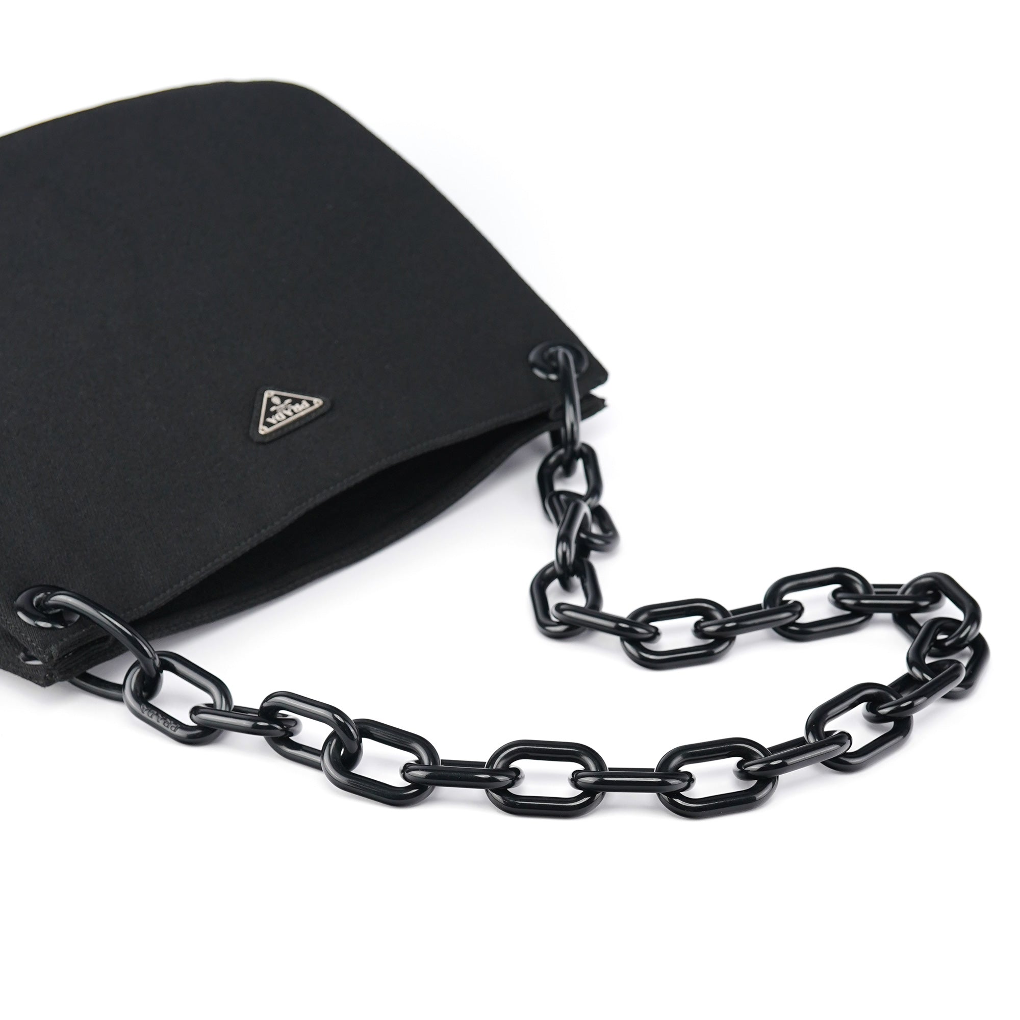 Prada Tessuto Swing Schultertasche mit Kette aus schwarzem Nylon