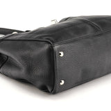 F16531 Turnlock tote i sort læder