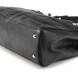 F16531 Turnlock tote i sort læder