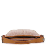 6351 Soho axelväska i rosa Signature-canvas