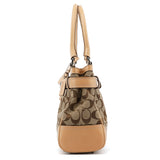 8K06 Hamptons tote i beige Signature canvas og cognacfarvet læder