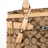 8K06 Hamptons tote i beige Signature canvas og cognacfarvet læder