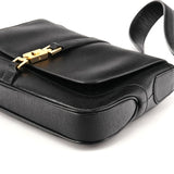 001 3824 Jackie Schultertasche aus schwarzem Leder