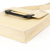 001 4781 Sac porté épaule à rabat en cuir beige