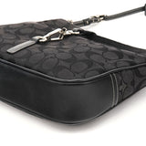 6091 Schultertasche aus schwarzem Signature Canvas