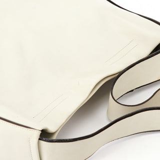 B8778 Off White Leather Vitello Basic Shoulder Bag