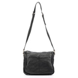 Crossbodytaske med klap i sort læder