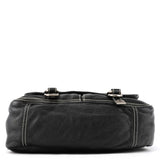 Crossbodytaske med klap i sort læder