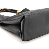110177 Borsa a spalla in pelle nera con manico in legno ritorto