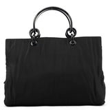 1998 Tessuto Mare tote i sort nylon med resinhanke