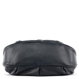 Bolso de piel azul marino con asa de rayas