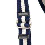 Bolso de piel azul marino con asa de rayas