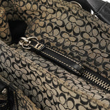 F10927 Soho tote i gråt og sort Signature canvas
