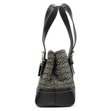 F10927 Soho tote i gråt og sort Signature canvas
