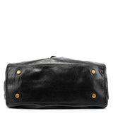 Twisted Q Baby Aidan 2-Way Tasche aus schwarzem Leder