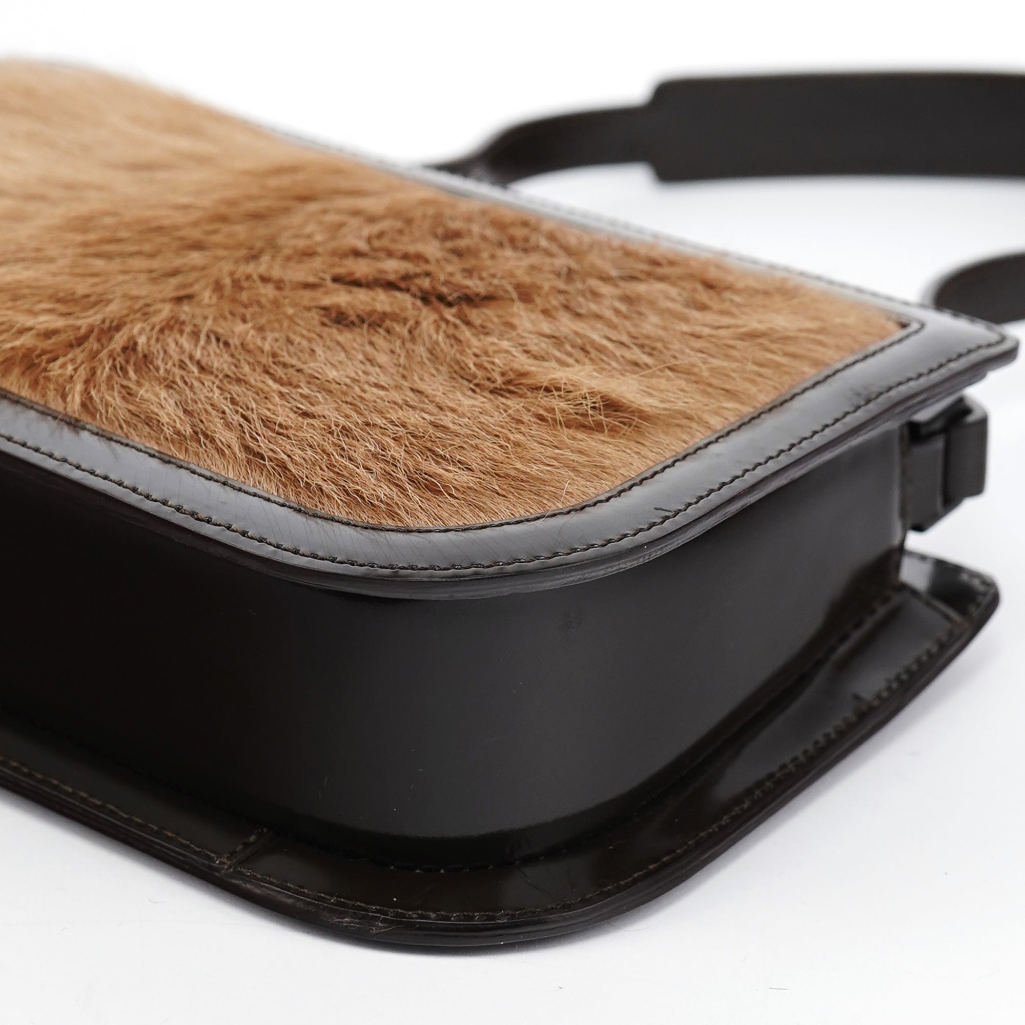Celine Schultertasche aus Fell in Beige und Braun