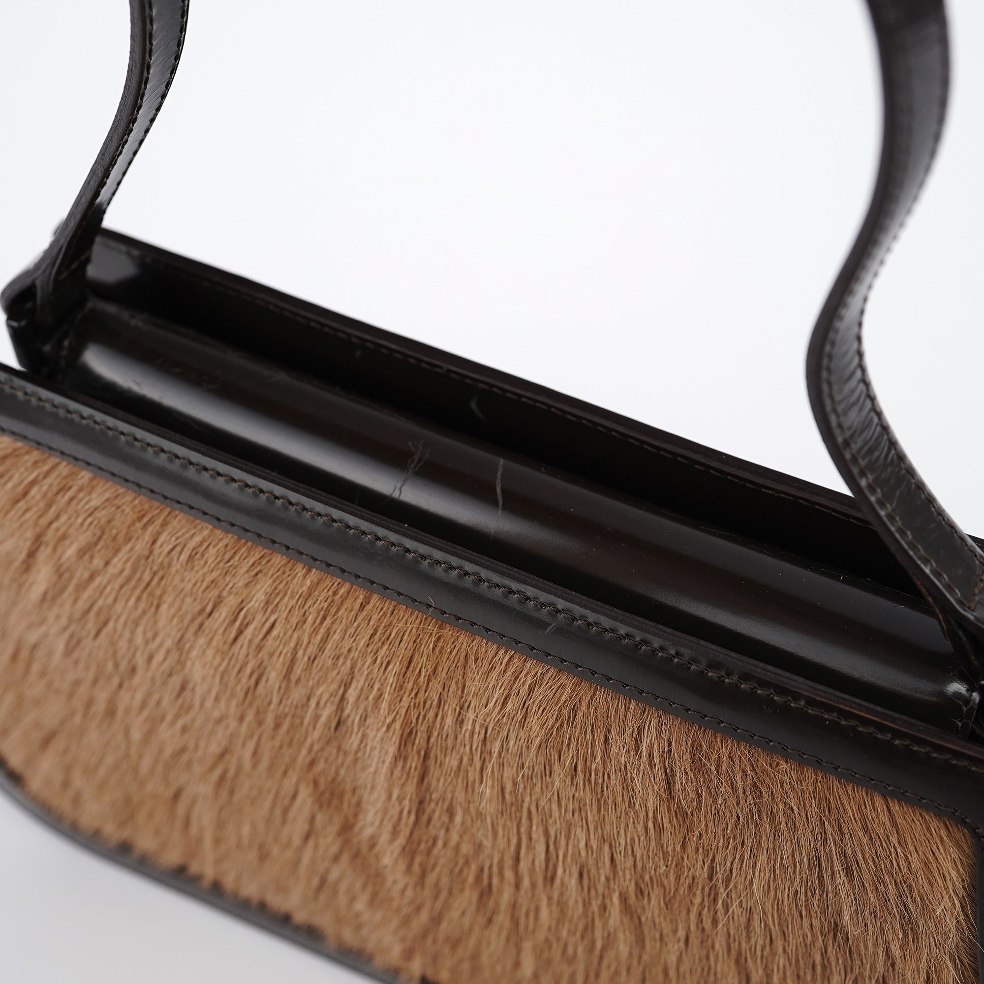 Celine Schultertasche aus Fell in Beige und Braun