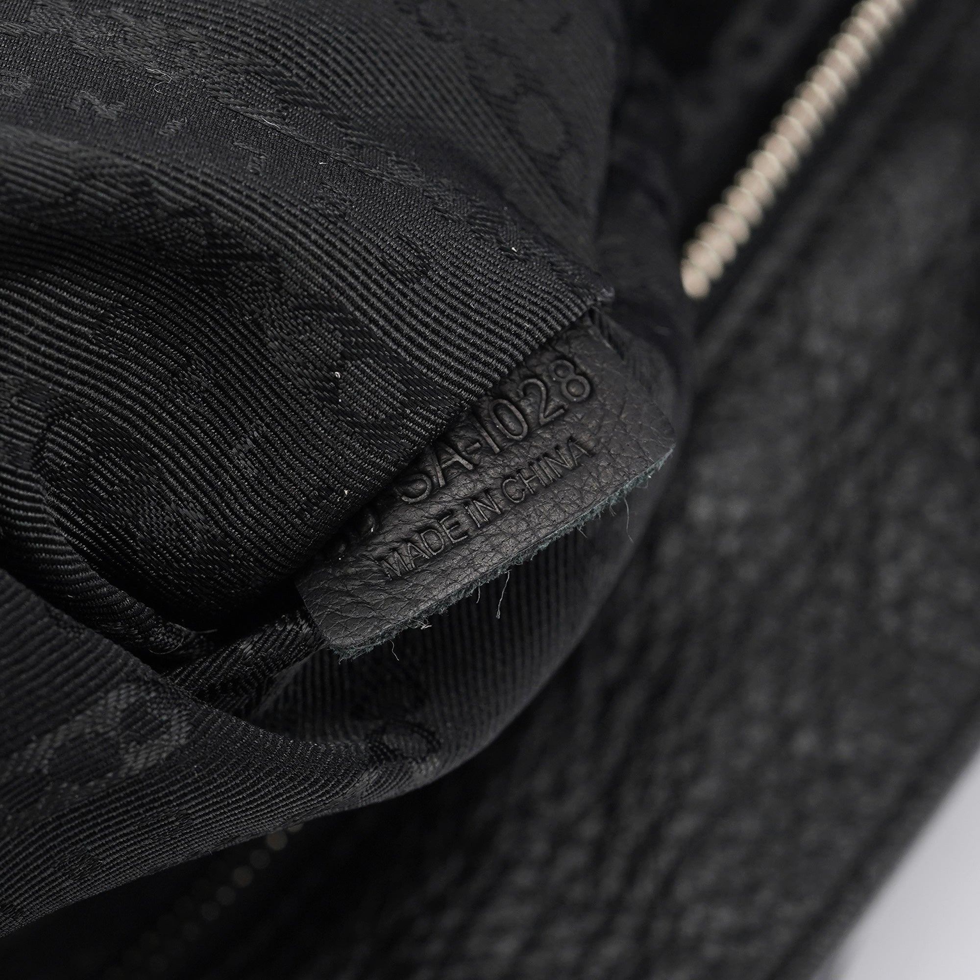 Celine Bittersweet Schultertasche aus schwarzem Leder