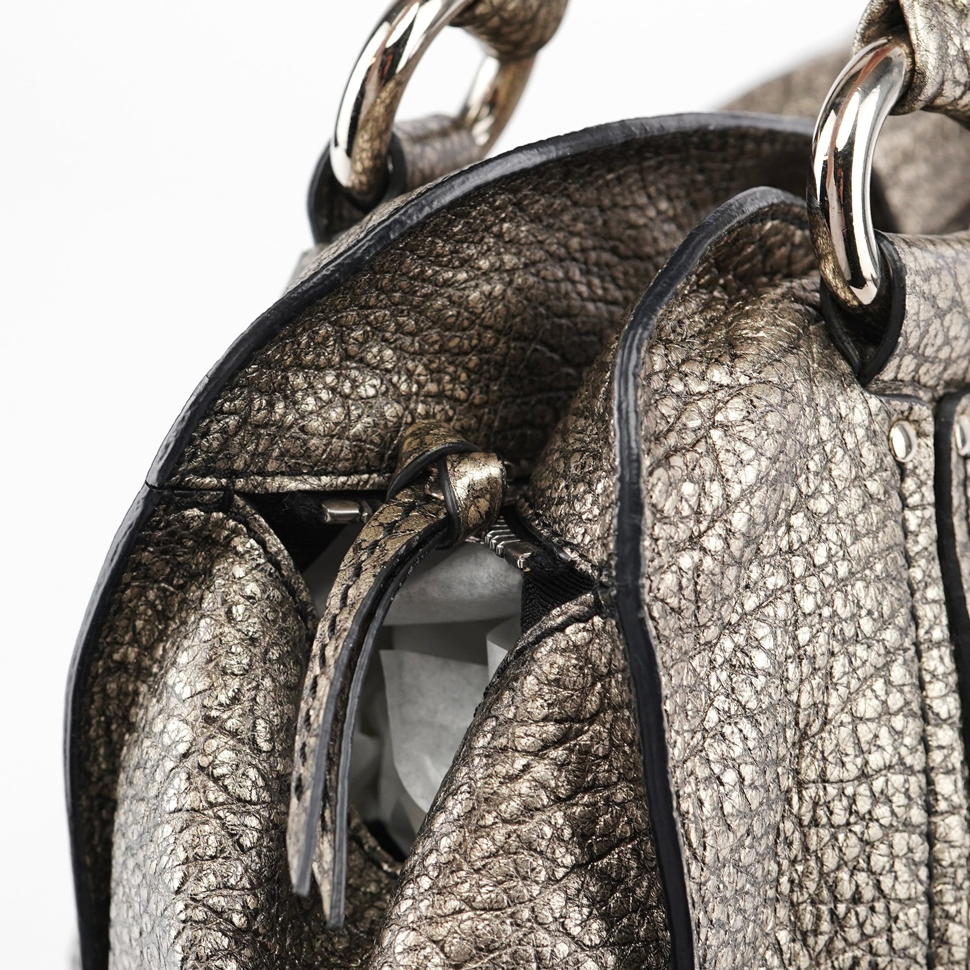 Celine Bittersweet Schultertasche aus Metallic-Leder