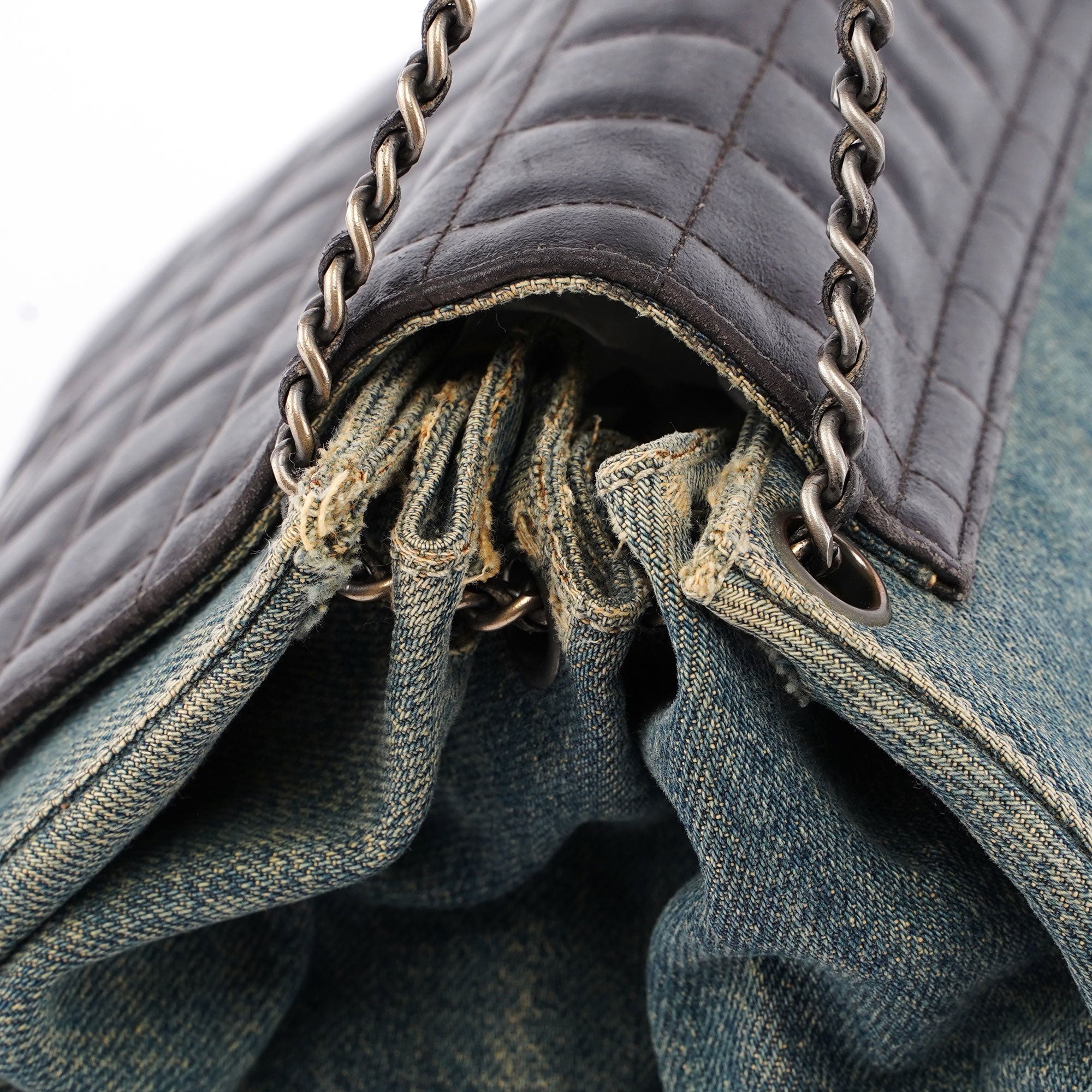 Chanel Sac 2.55 en denim bleu marine et cuir marron