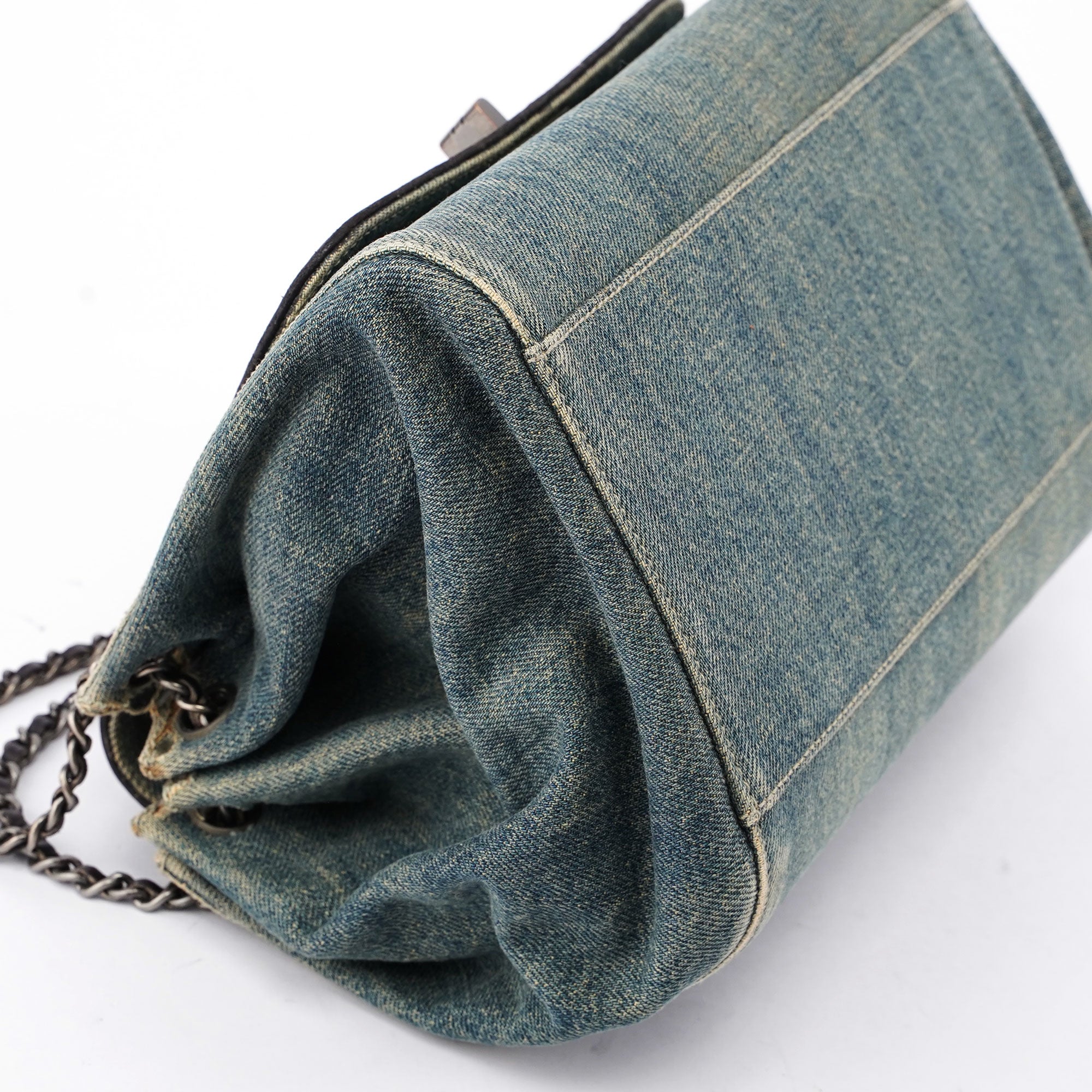 Chanel Sac 2.55 en denim bleu marine et cuir marron