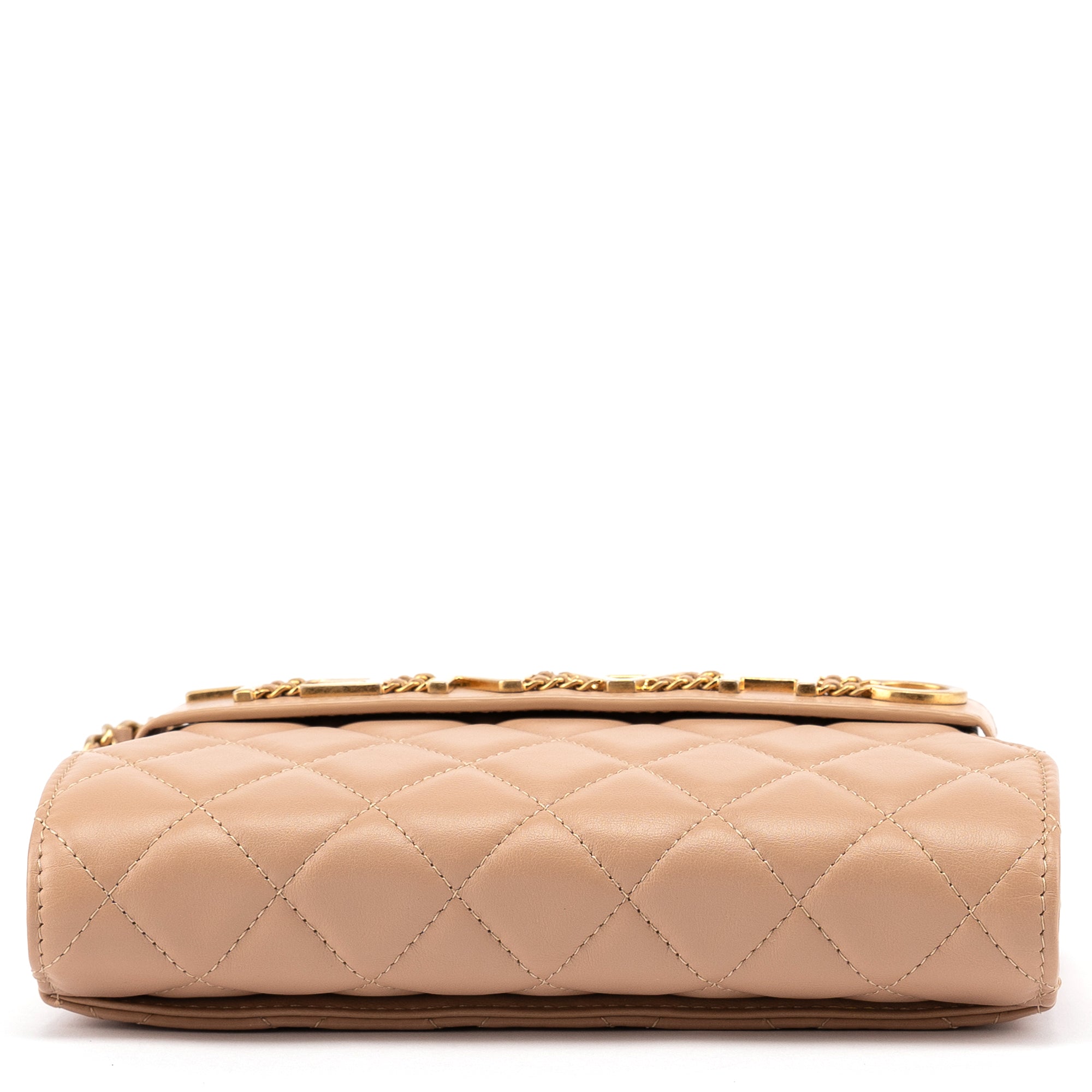 Chanel Matelassé Chain Logo Tasche aus Lammleder in Beige