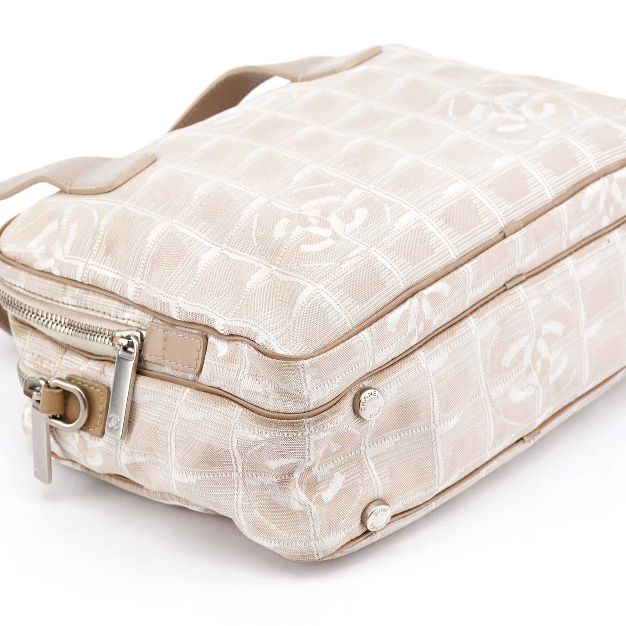 Chanel Sac deux portés matelassé en nylon beige et cuir