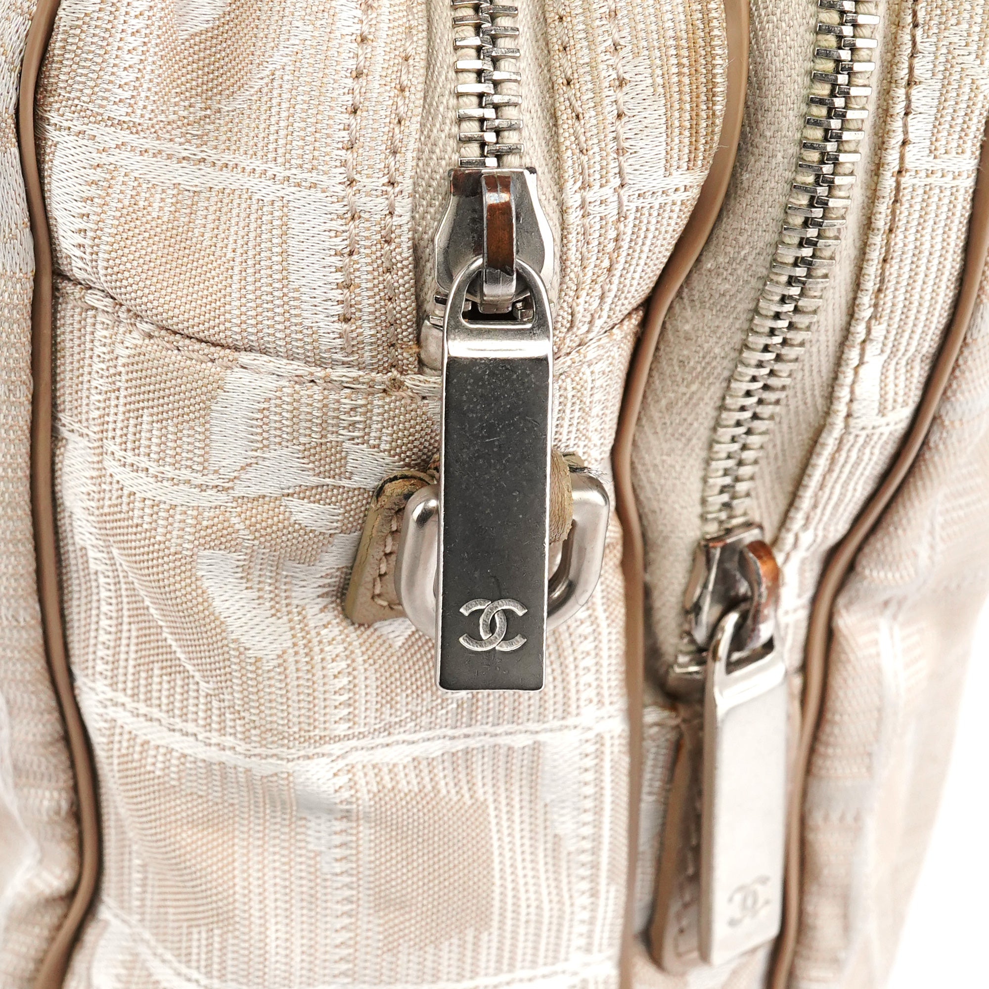 Chanel Sac deux portés matelassé en nylon beige et cuir
