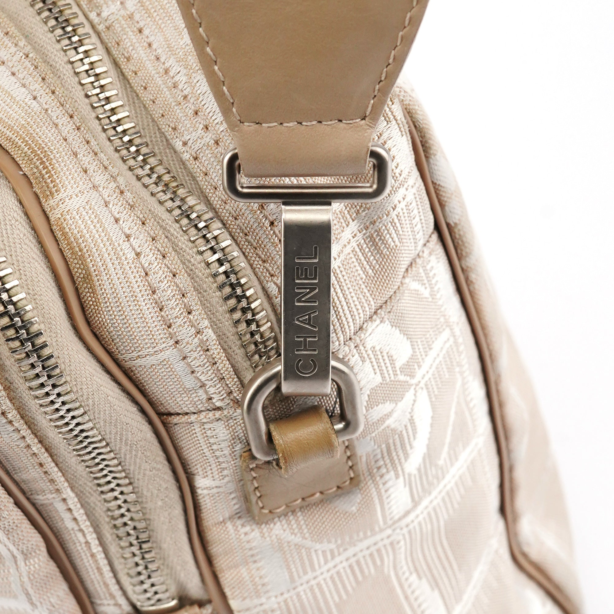 Chanel Sac deux portés matelassé en nylon beige et cuir