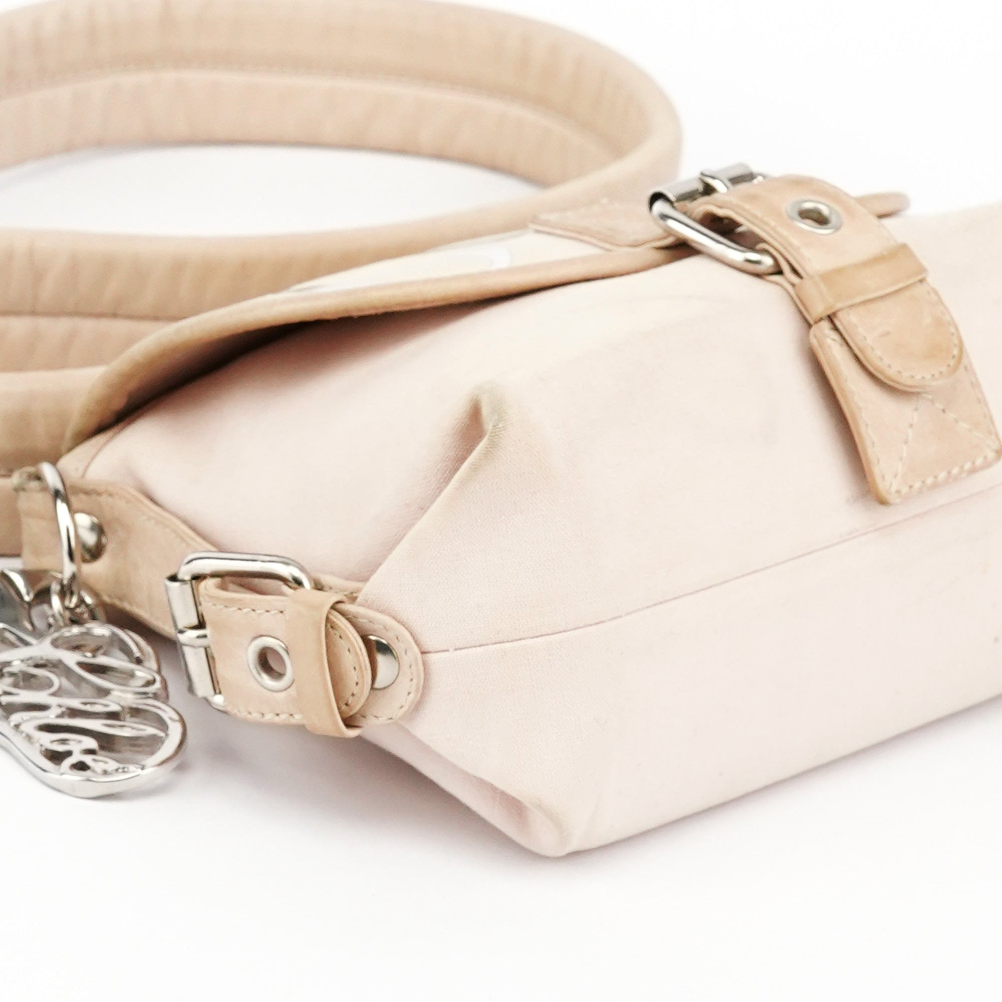 Chloé Logo Schultertasche mit Überschlag aus beigem Canvas