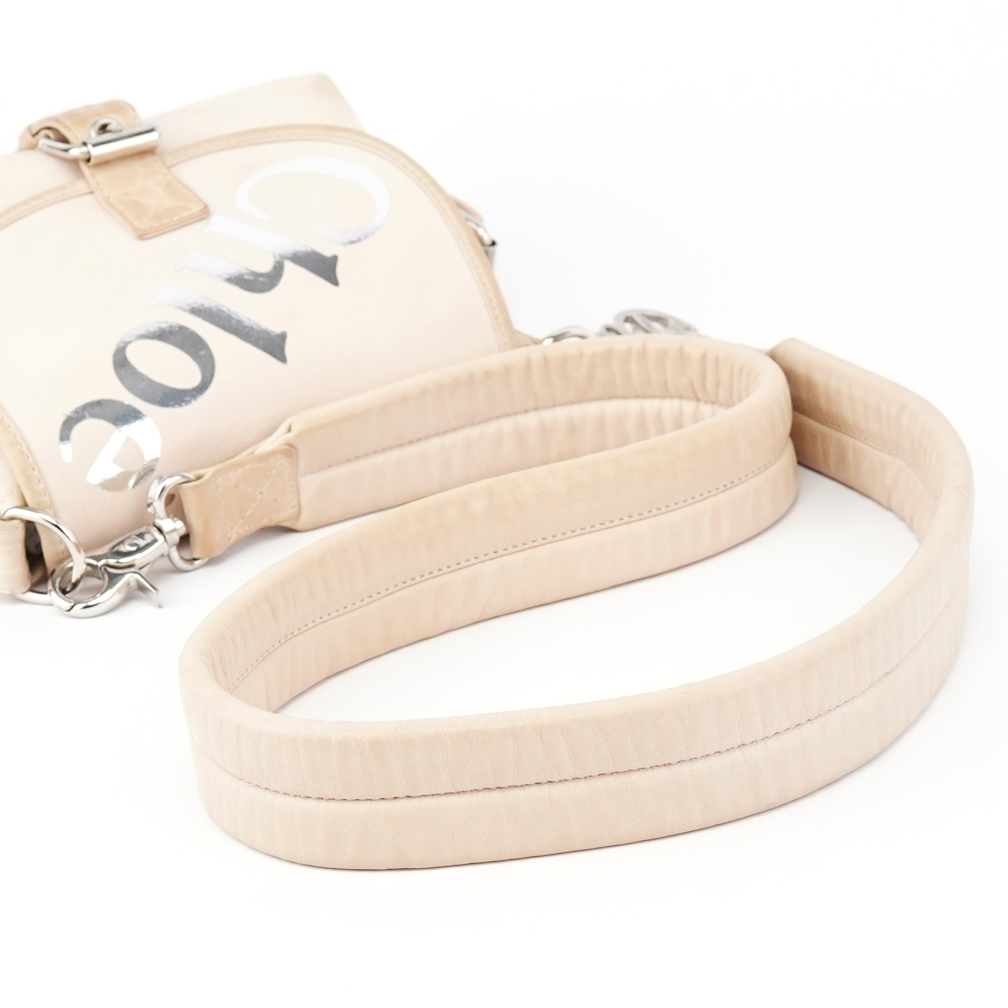 Chloé Logo Schultertasche mit Überschlag aus beigem Canvas