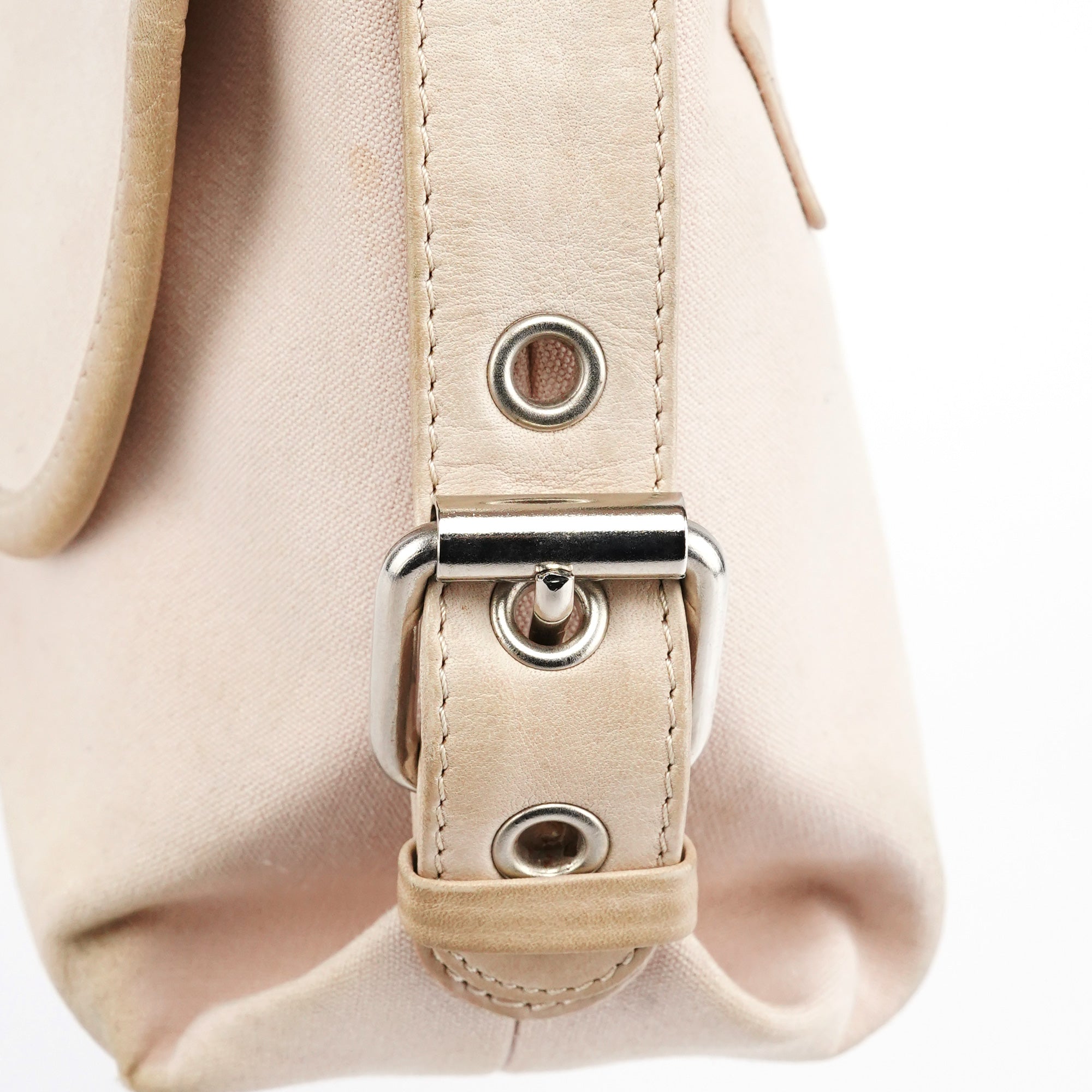 Chloé Logo Schultertasche mit Überschlag aus beigem Canvas
