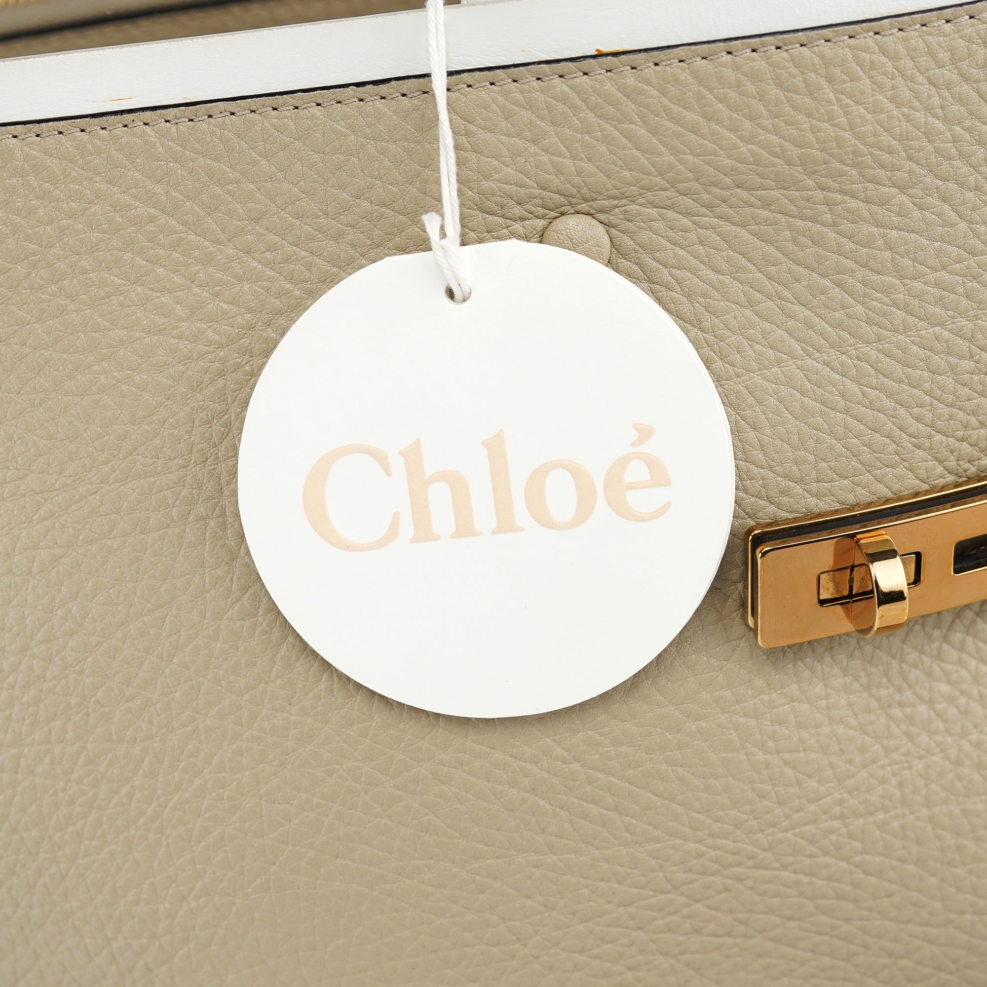 Chloé Sac cabas à fermoirs tournants en cuir beige et blanc