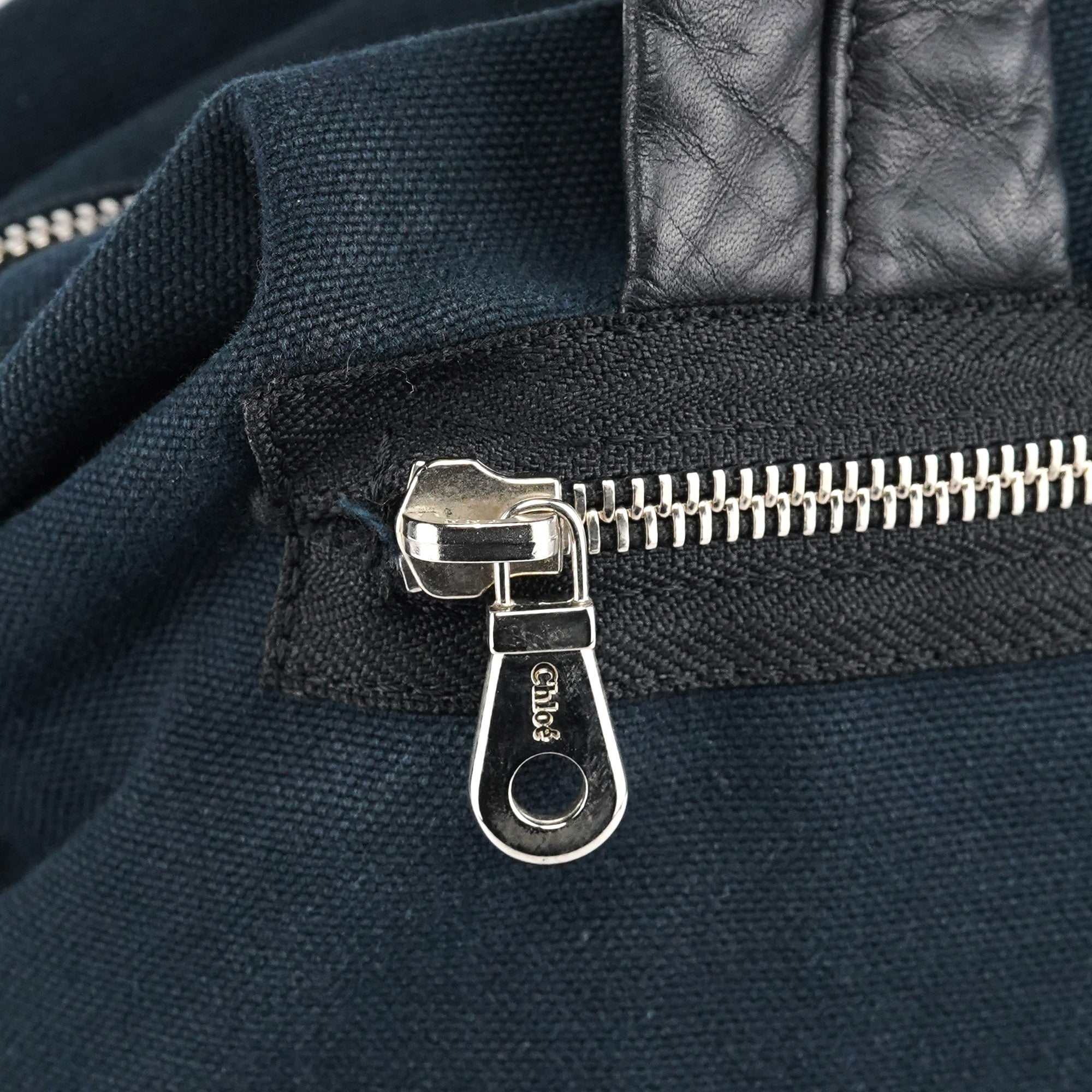 Chloé Tote Bag aus schwarzem Canvas mit silbernem Logo