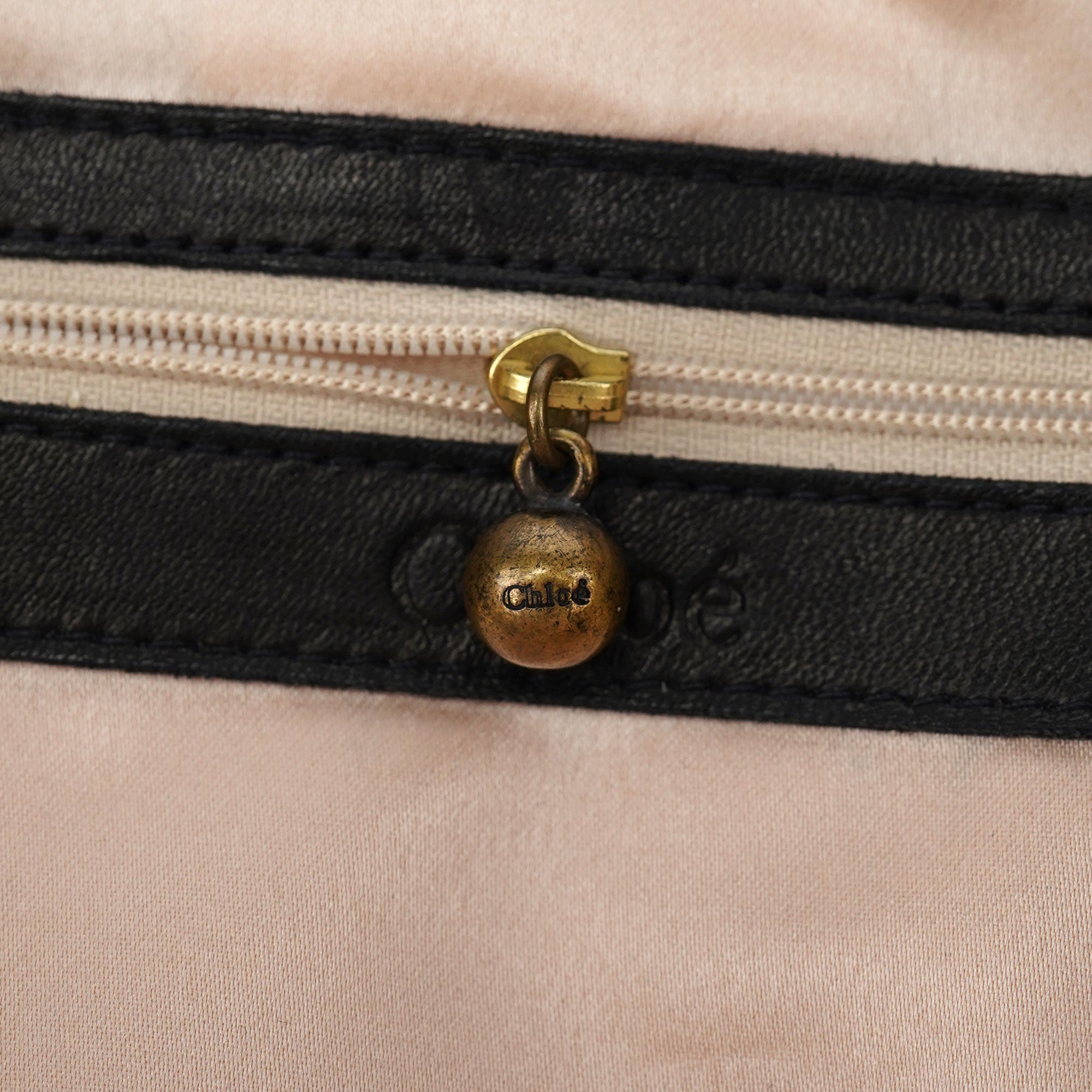 Chloé Sac hobo orné en cuir et toile noirs