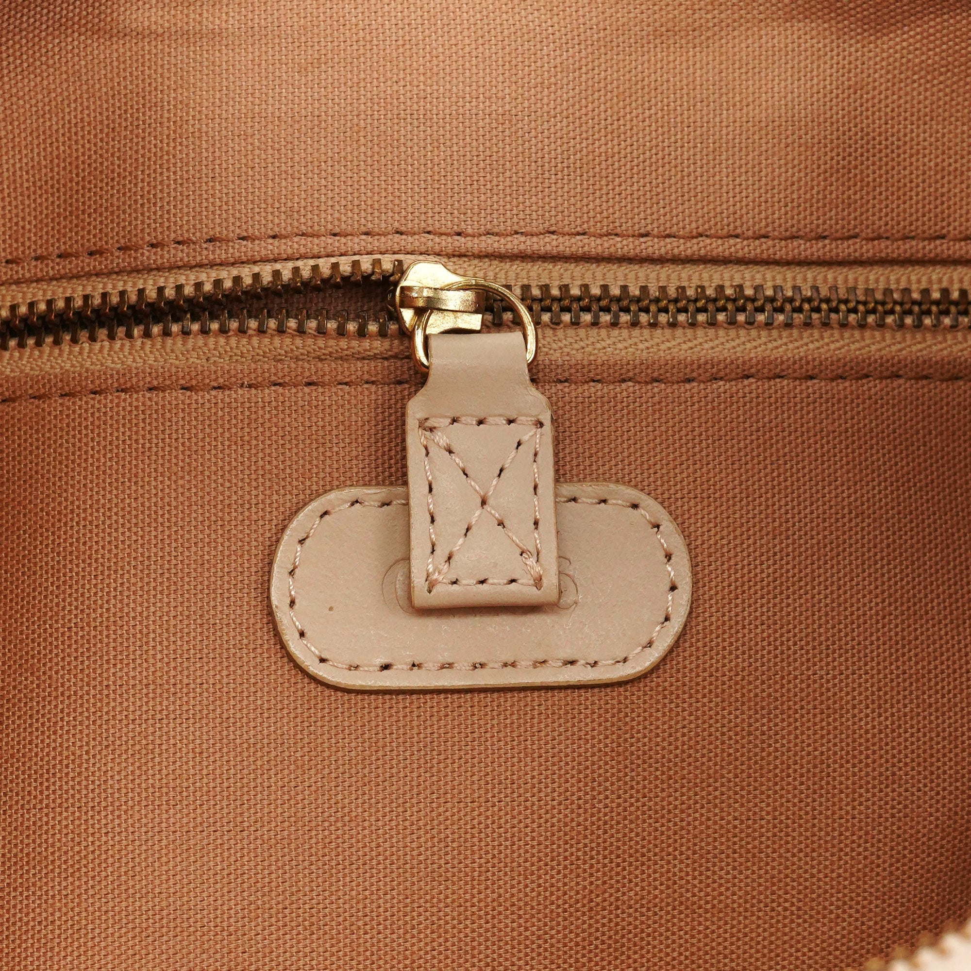 Chloé Ivory Leather C Buckle Shoulder Bag