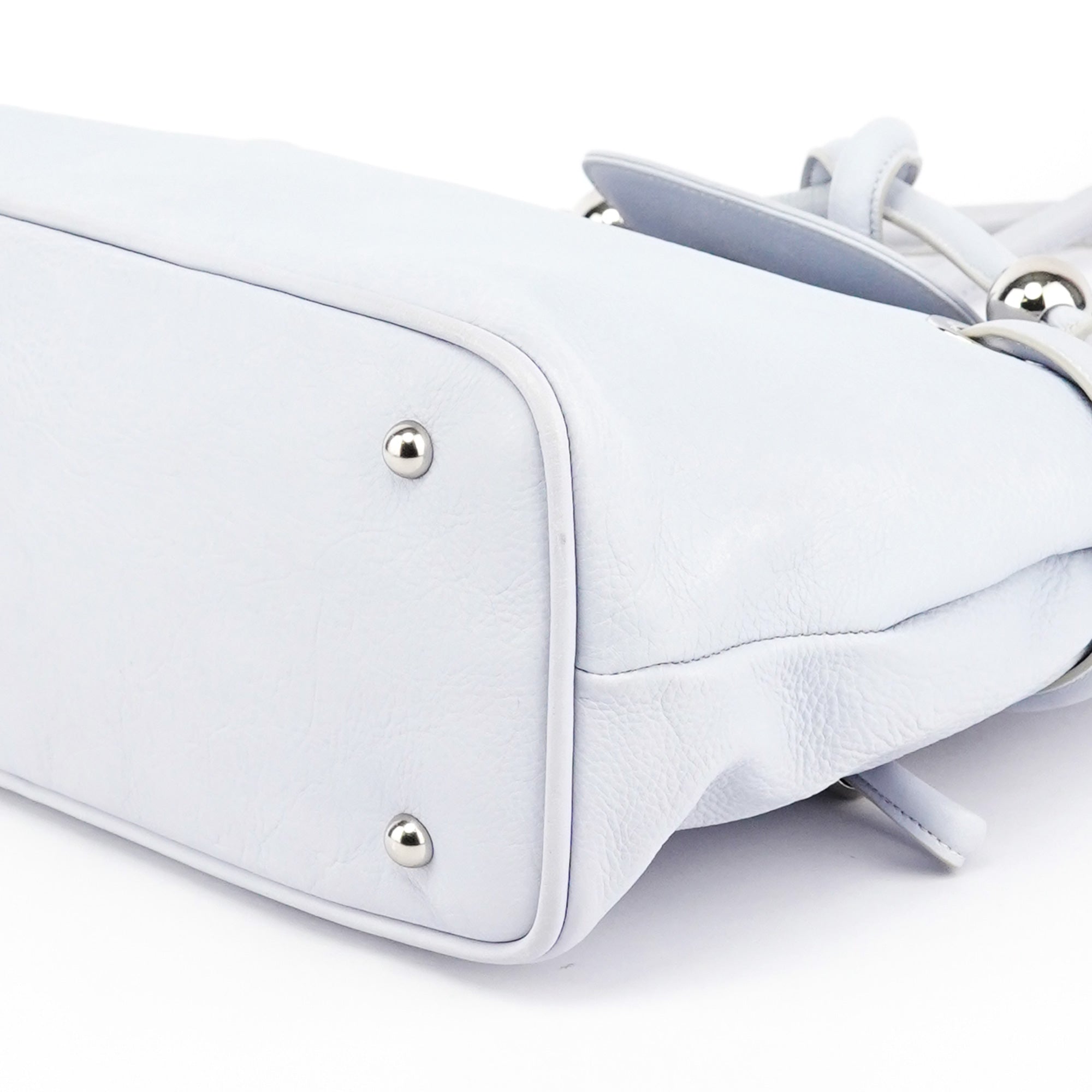 Chloé Knot Bag aus schieferblauem Leder