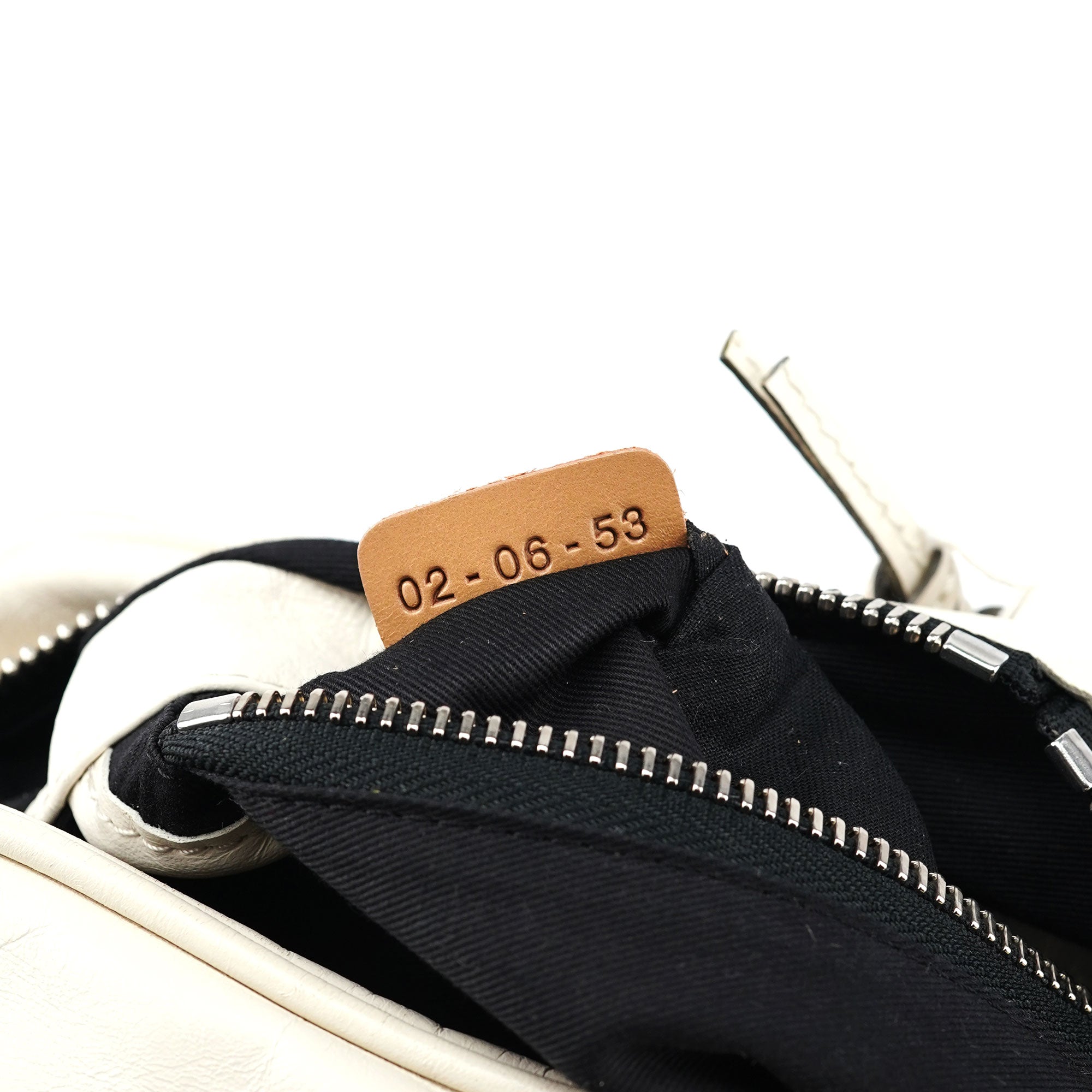Chloé Betty Schultertasche mit Kette aus weißem Leder
