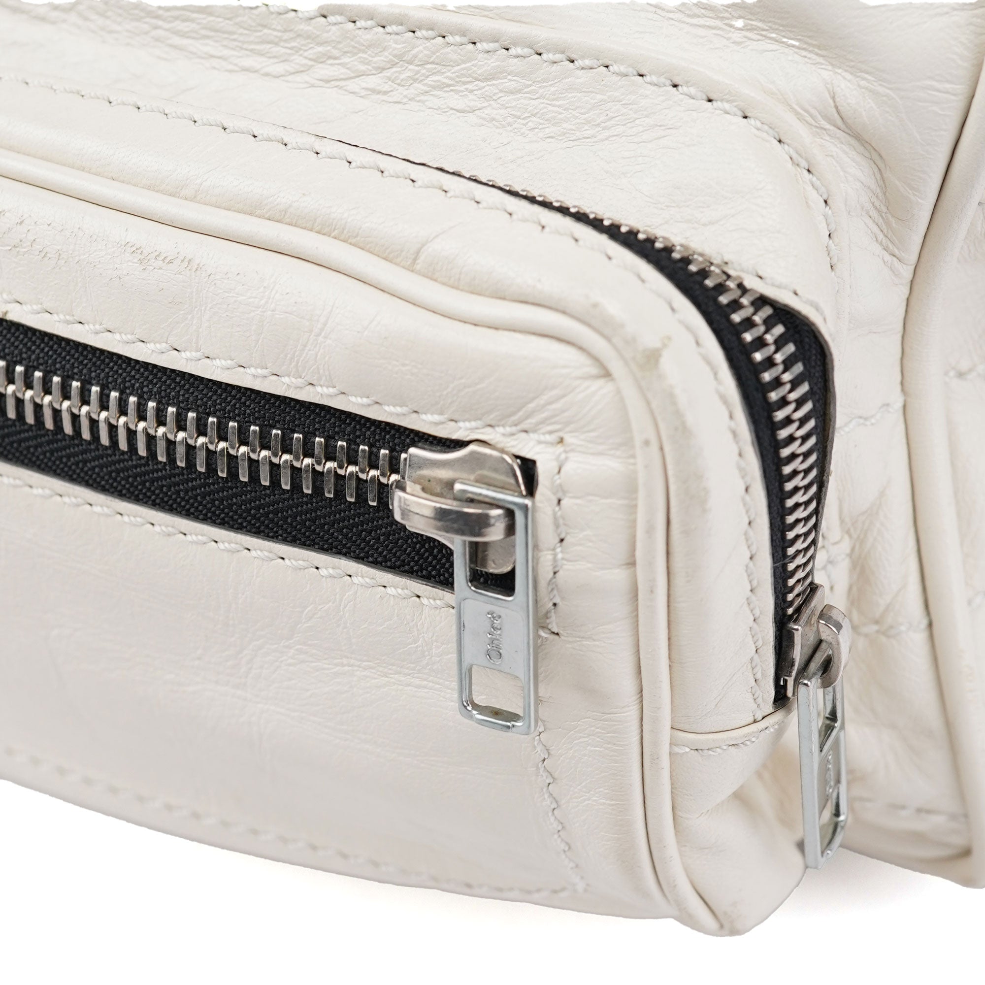 Chloé Betty Schultertasche mit Kette aus weißem Leder