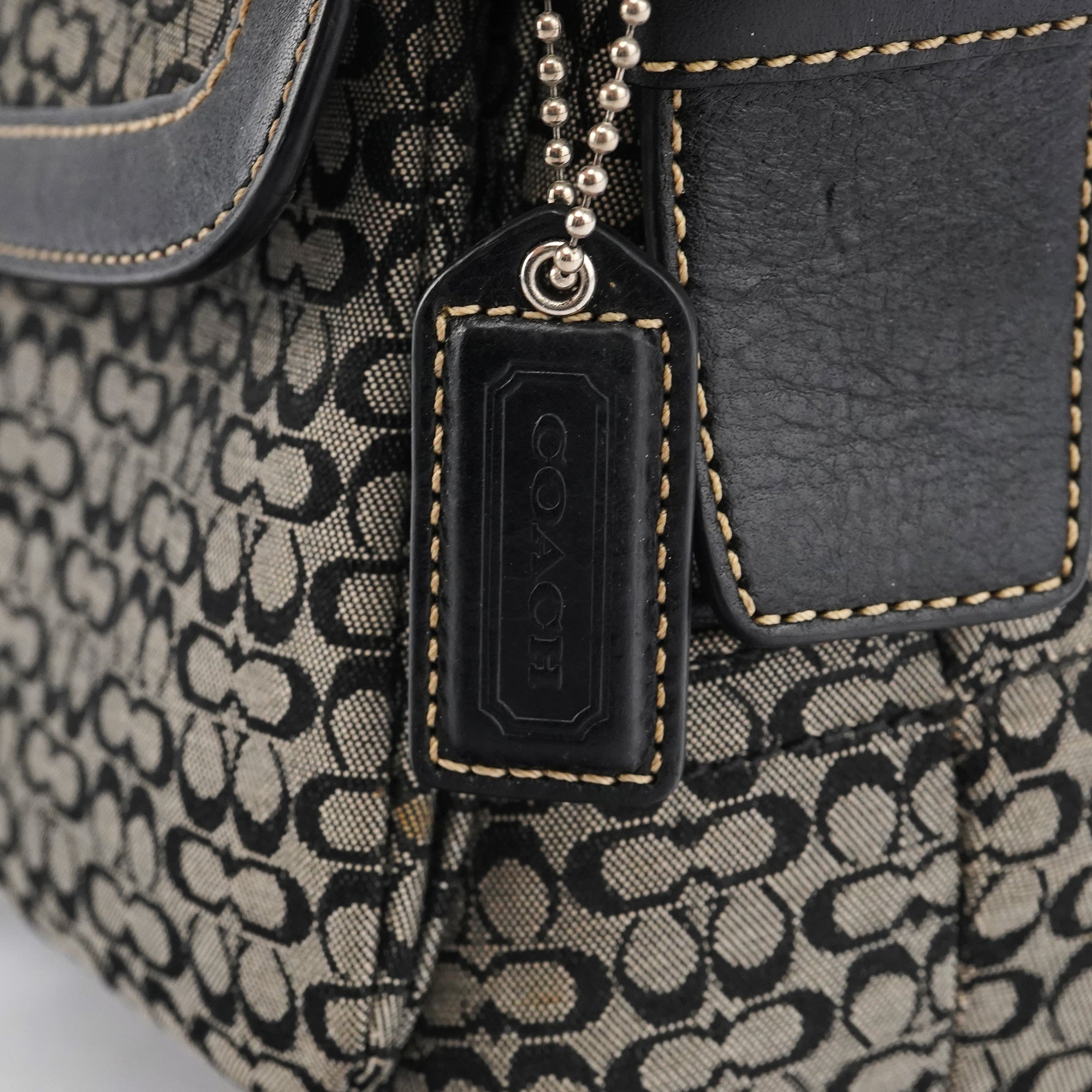 Coach 1463 Soho Schultertasche aus Signature Canvas in Grau und Schwarz