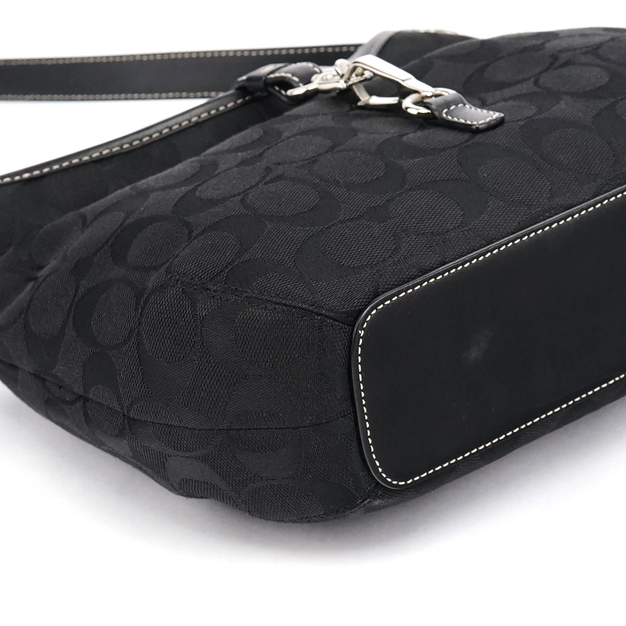 Coach 6845 Hampton Schultertasche aus schwarzem Signature Canvas