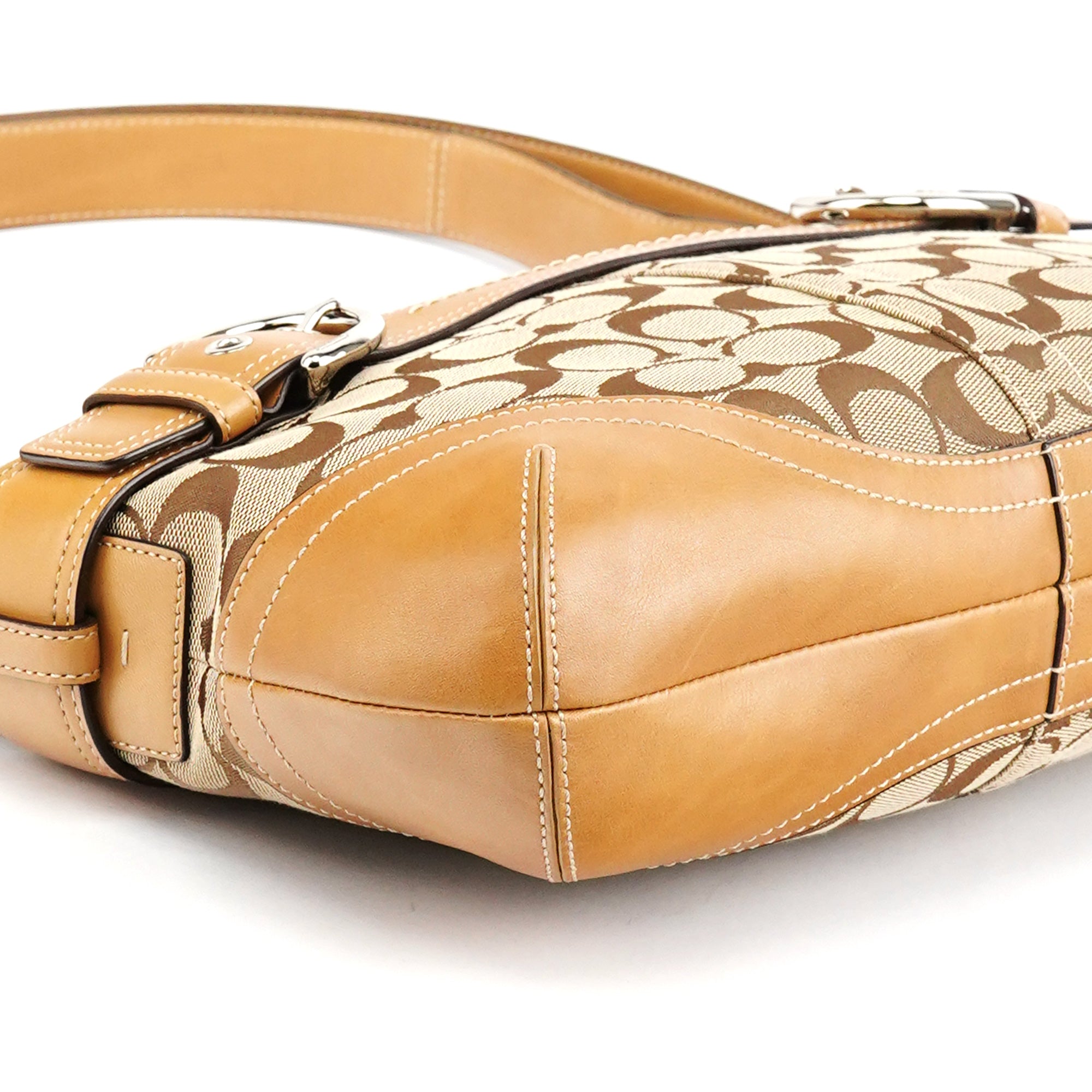 Coach 7077 Sac porté épaule Soho en toile Signature beige