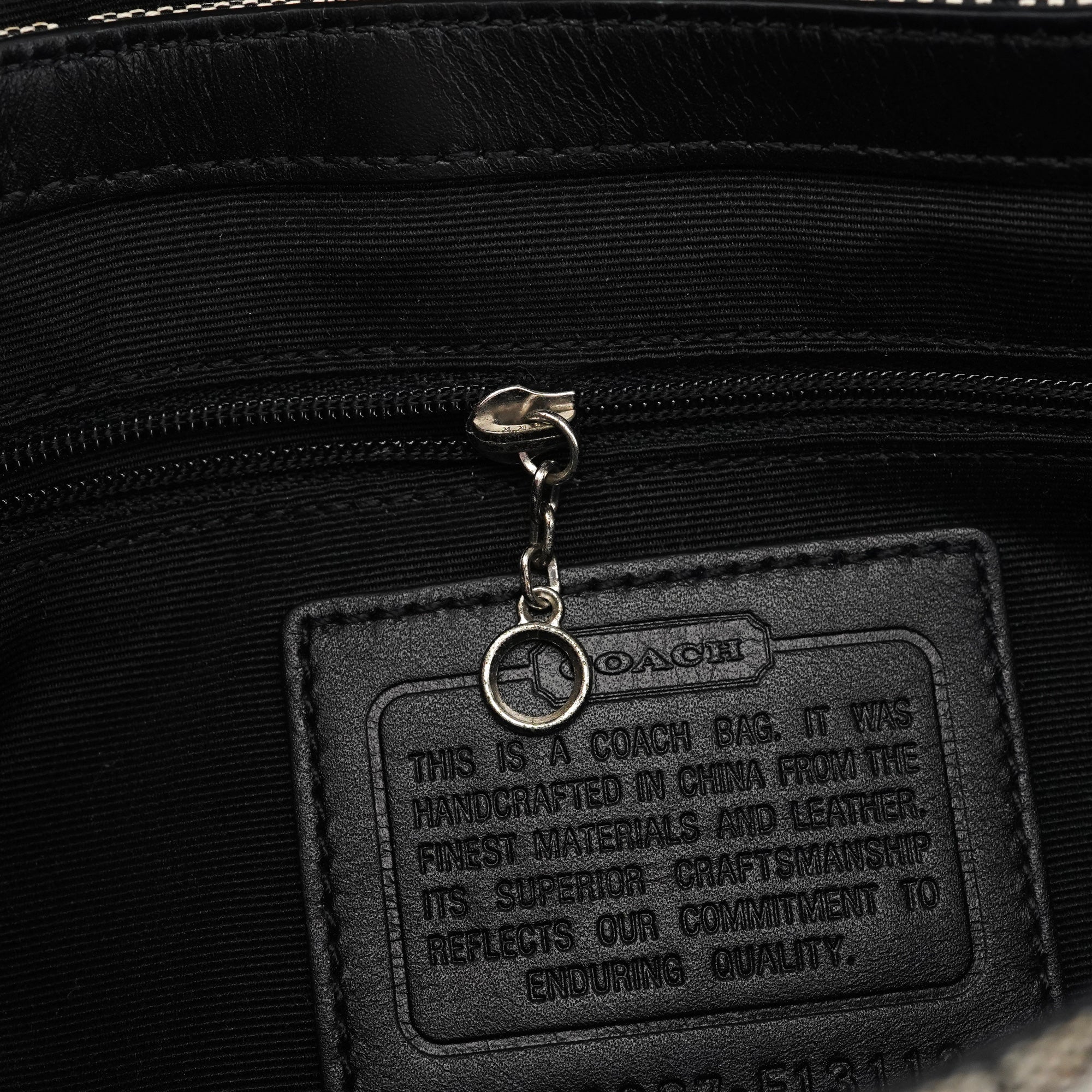 Coach F13113 Sac porté épaule Soho en toile Signature grise et noire
