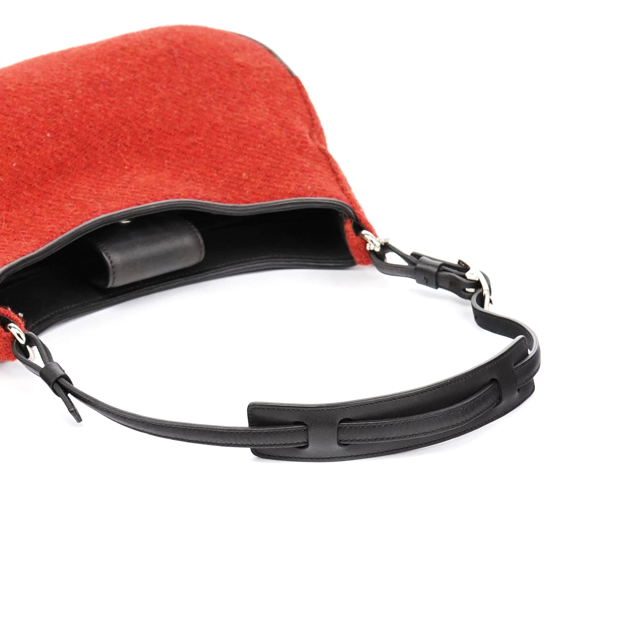 Coach Schultertasche aus roter Wolle