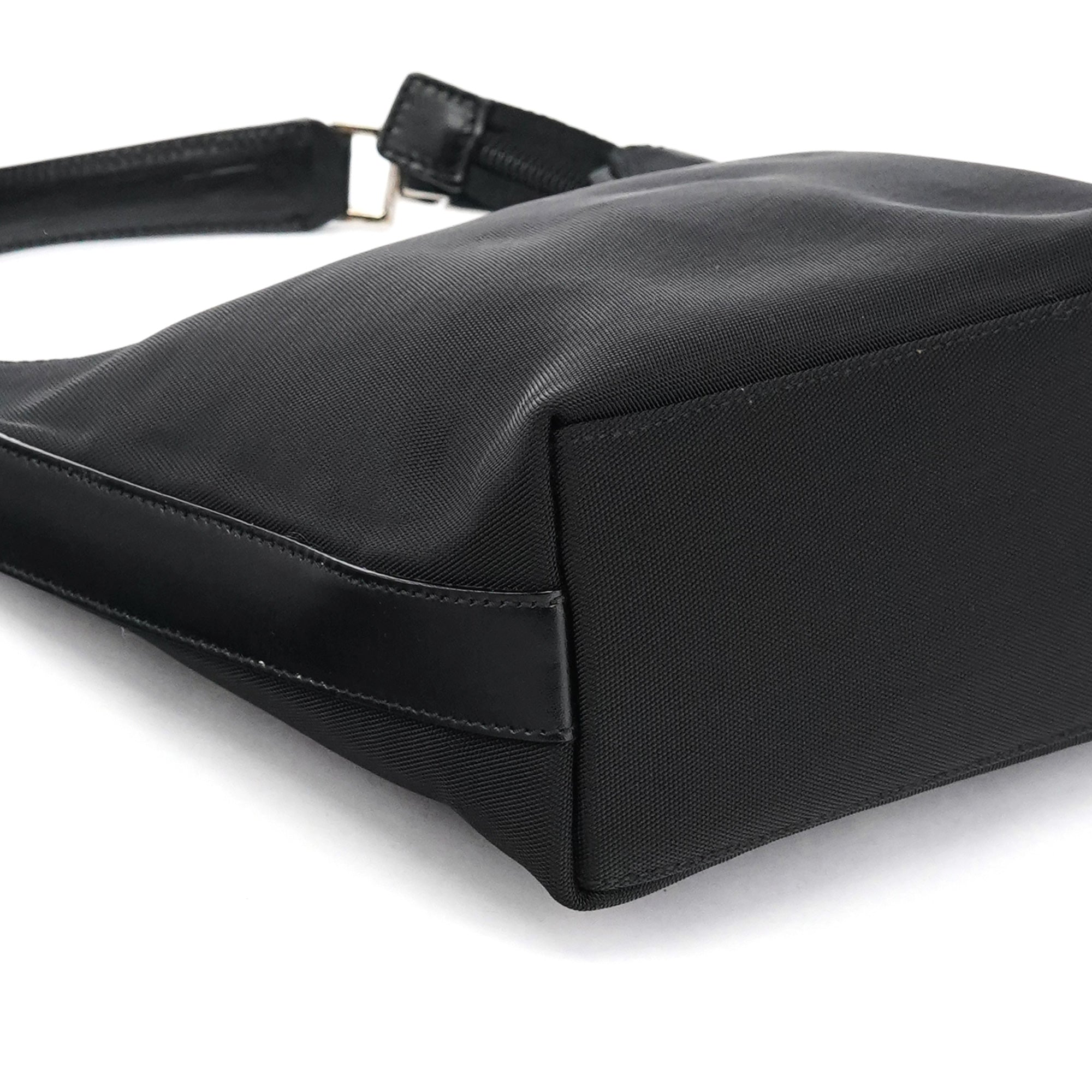 Gucci 000 0601 Black Canvas Shoulder Bag