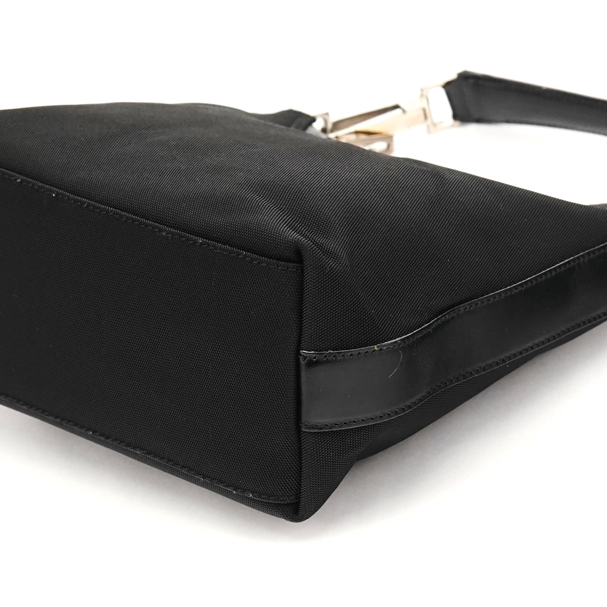 Gucci 000 0601 Sac hobo en nylon noir