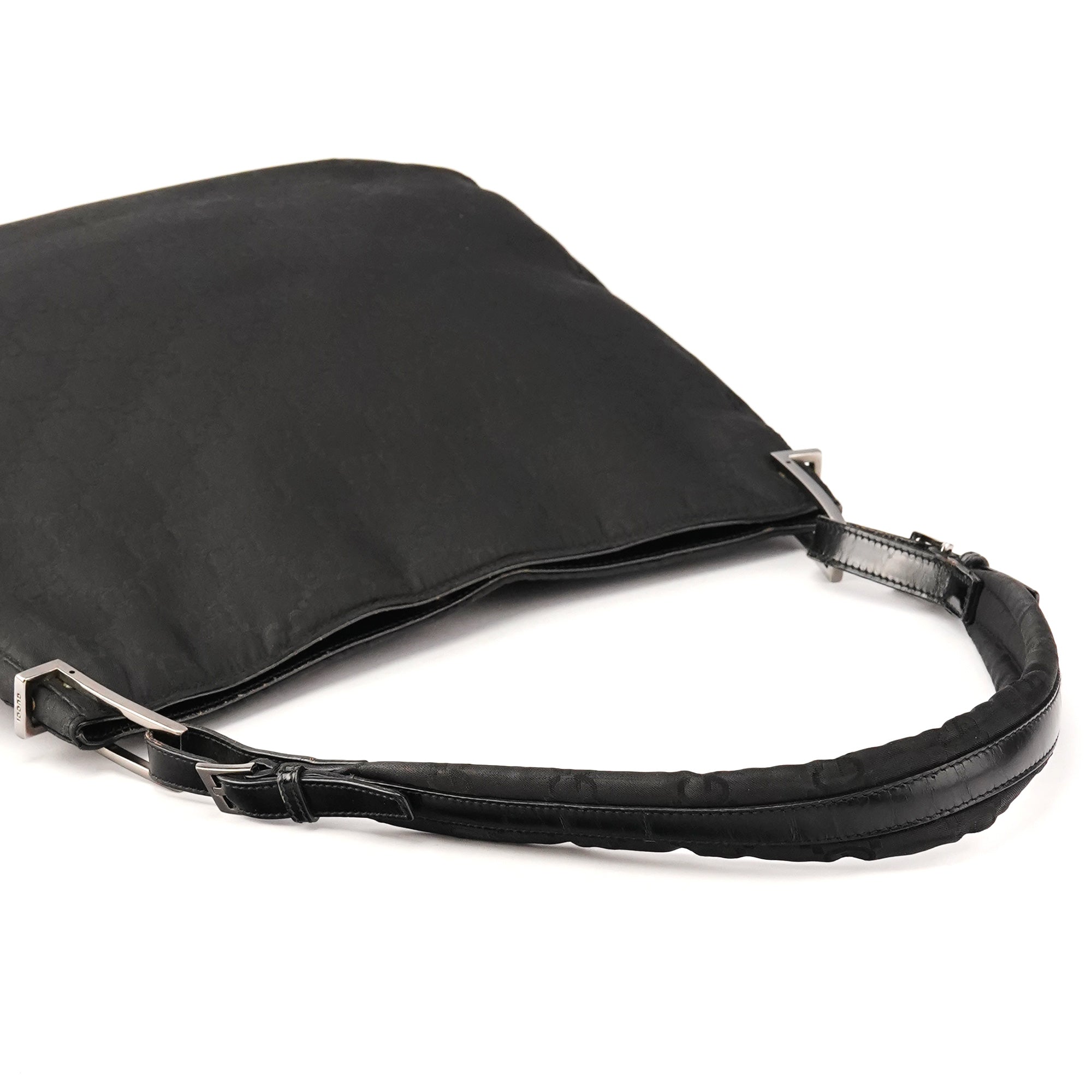 Gucci 001 3166 skuldertaske i sort GG nylon