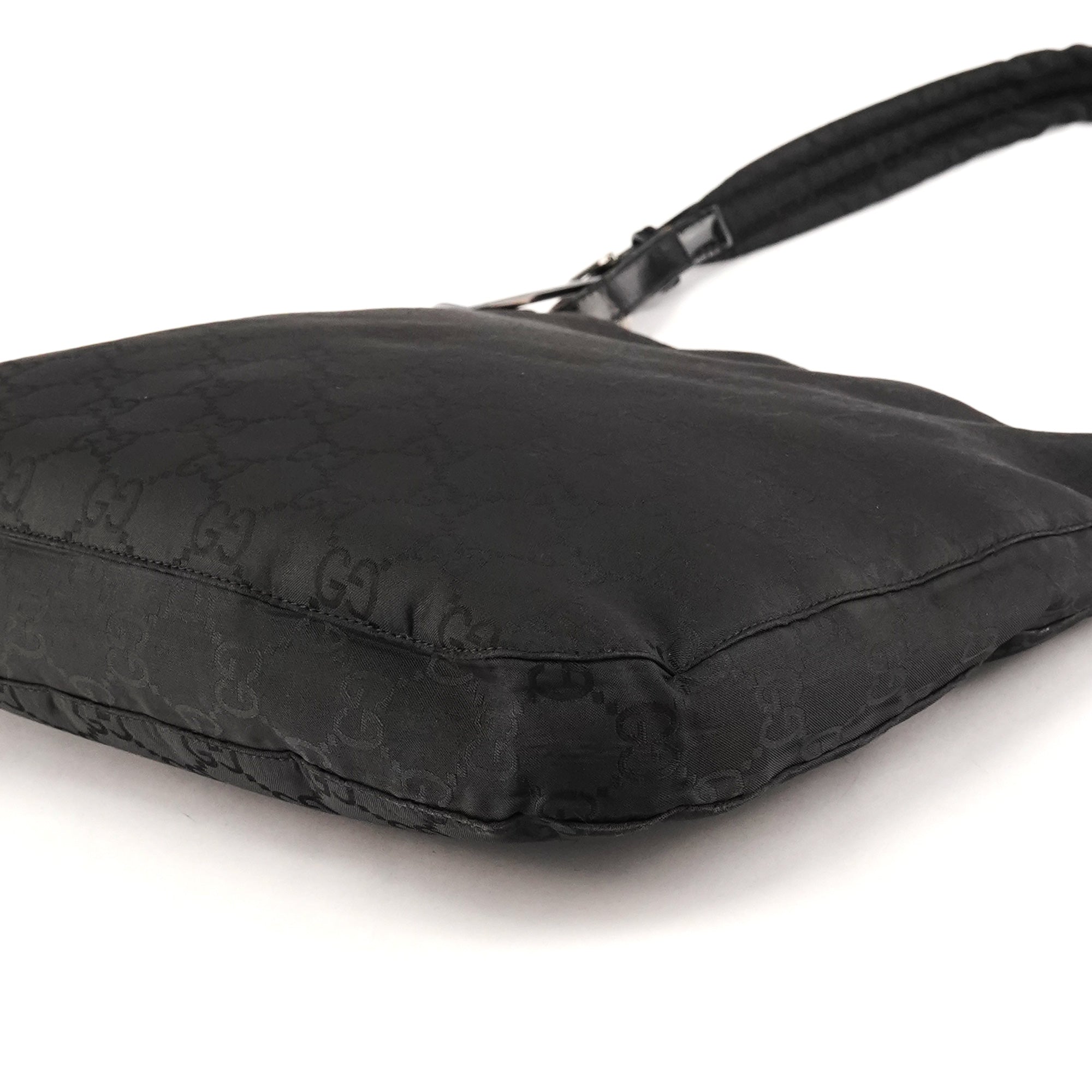 Gucci 001 3166 skuldertaske i sort GG nylon