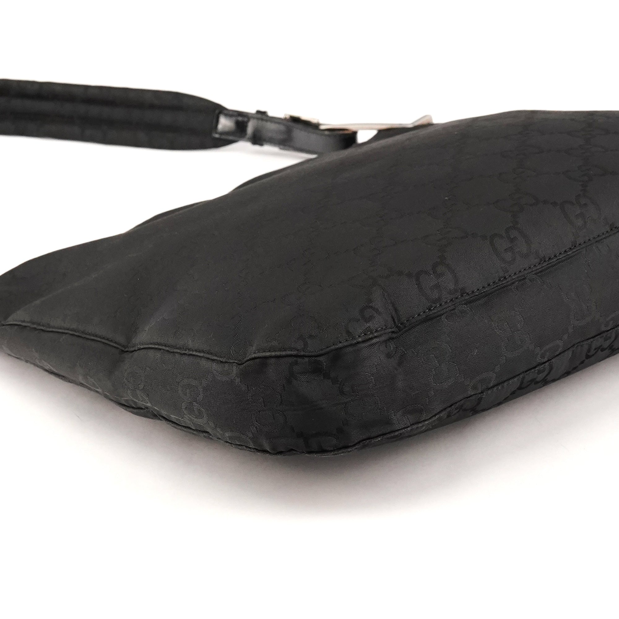 Gucci 001 3166 skuldertaske i sort GG nylon